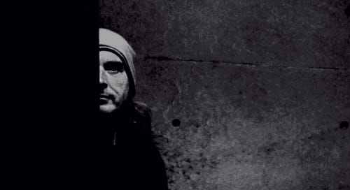 Fabio Bianco l'artiste contemporain italien, Venise, nous emporte dans ses peintures de fleurs dorées