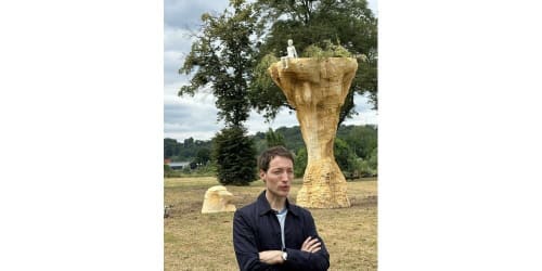 Laurent Pernot in front of his work « Le grand rocher » © Laurent Pernot. Courtesy of the Artist.