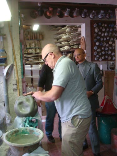 © Maggiore g.a.m. | Sandro Chia with Franco Calarota during the making off of his ceramic artworks