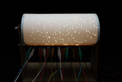 Amélie Bouvier, "Quadrivium II" (detail), 2021. Neon light, electric circuits, wood, paper, phototransistors, motor, electrical cables. 30 x 74 x 45 cm 11 3/4 x 29 1/8 x 17 3/4 in