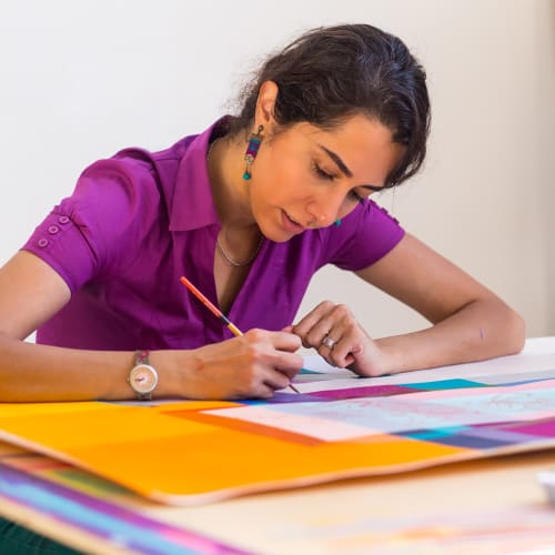 Arghavan Khosravi working at her studio. Photo by Josephine Sittenfeld, courtesy of the artist.