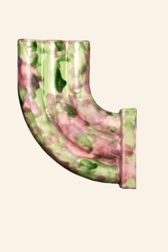 Maxime Louis-Courcier et Camille Romagnani Vase In Alto Colori 13, 2024 Moulage en céramique émaillée, système de fixation en acier H. 29 x L. 23 x P. 6 cm H. 9 x W. 11 3/8 x D. 2 3/8 in.