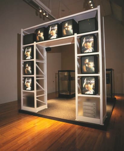 Lisa Reihana (Ngãpuhi, Ngãti Hine, Ngãi Tū), Native Portraits n.19897, 1997, eleven-channel video waharoa. Courtesy: the Te Papa Tongarewa and Christchurch Art Gallery, New Zealand