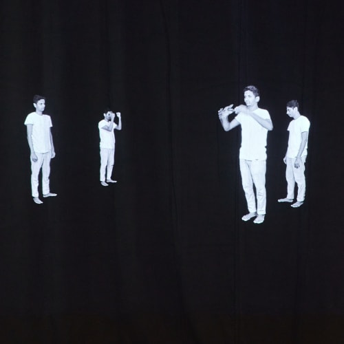 Amol K Patil,MANY KILOMETERS SEVERAL WORDS,2025,展場照,第十三屆柏林雙年展,德國柏林索芬劇場,2025。© Amol K Patil;圖片來源:Aristidis Schnelzer