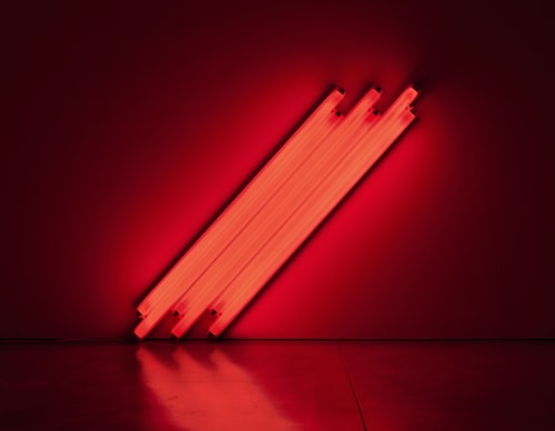 Fotografía cedida por Zeit Contemporary Art donde se aprecia la obra "Sin título - A V. Mayakovsky" (1987) del artista estadounidense Dan Flavin que forma parte de la exhibición "Minimal Means: Concrete Inventions in the US, Brazil and Spain" en la que pueden verse obras de un total de 17 artistas estadounidenses, brasileños y españoles de la década de los 50 y los 60. EFE/Zeit Contemporary Art