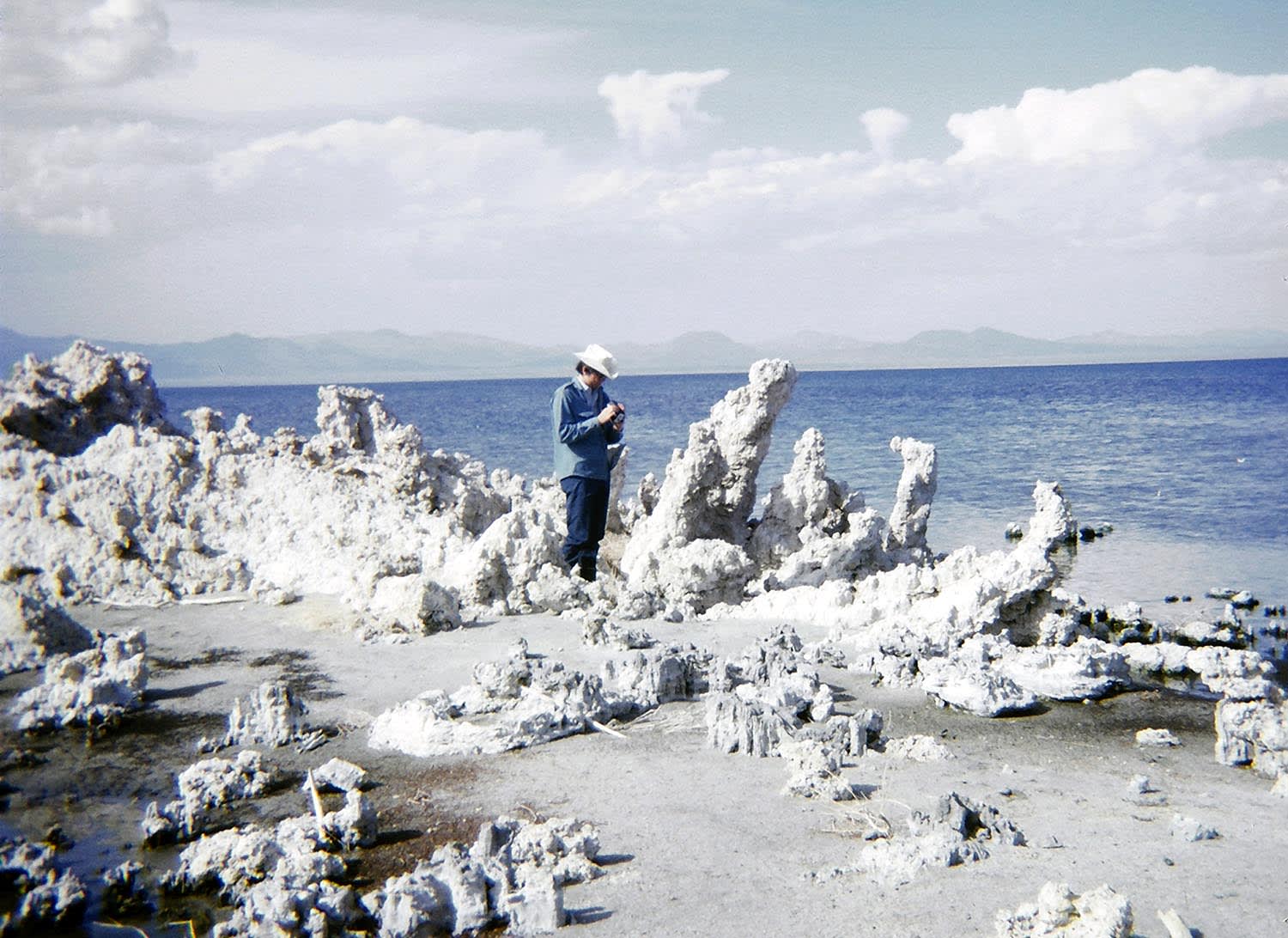 Nancy Holt and Robert Smithson, Mono Lake (still) (1968/2004), 8 mm film and Instamatic slides, color, sound, 19 min. 54...