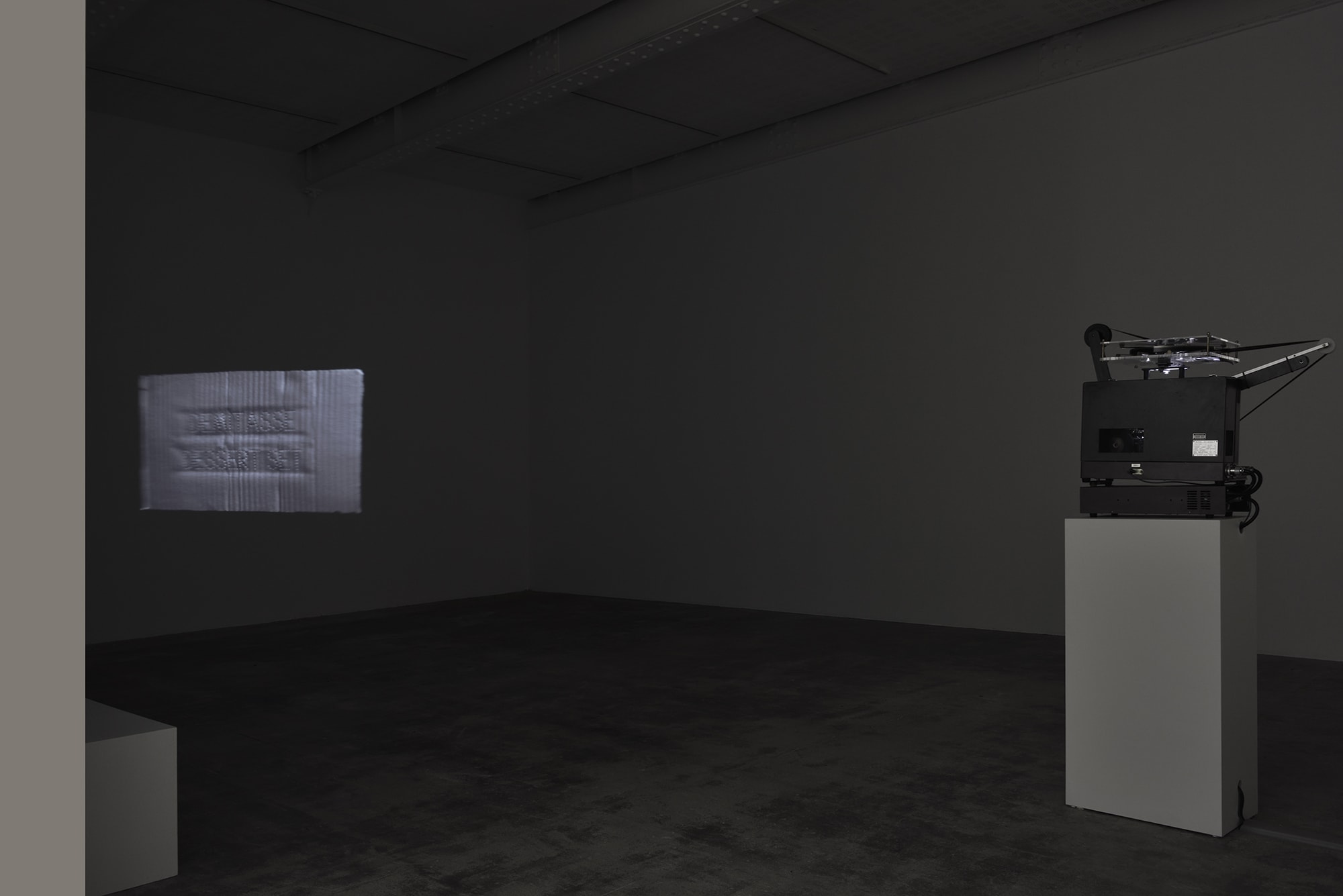 Install view Paul Sietsema, 2022 exhibition Galerie Marian Goodman Paris