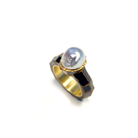 Kimiaki Kageyama Ring, 2016 Urushi Ring with Pearl 300 Year Old Urushi Lacquer, Cinnabar, Gold Pigments, Gold Ring Size O / 55+