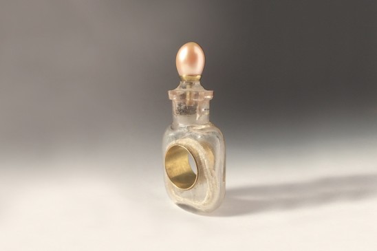 Bernhard Schobinger Perfume Bottle Ring, 2019 Keshi Pearls, Fresh Water Pearl, Perfume Bottle and Gold 6 x 3,5 x 2cm