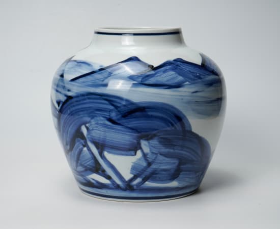 Kondo Yuzo 近藤悠三, Sometsuke Flower Jar with a Mountain Scene 山染付花瓶