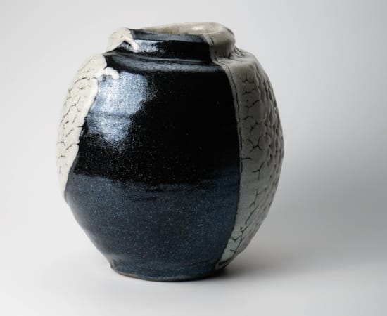 Shimizu Uichi 清水 卯一, Flat jar with white glaze