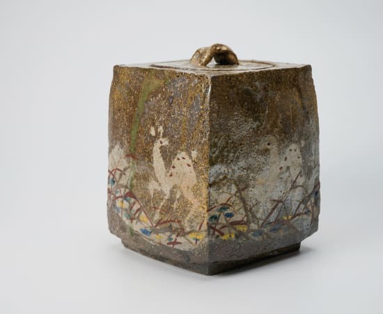 Tsuboshima Dohei 坪島 土平, Golden water jar with inlaid deers and rabbits 金露彩象嵌 鹿兎文水指