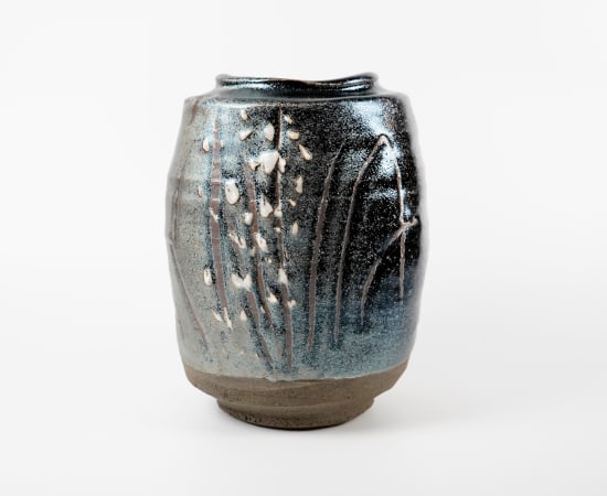 Shimizu Uichi 清水 卯一, Jar with Finger-Scraped Pattern and Gloss Iron glaze 鉄燿扁壺, 1988