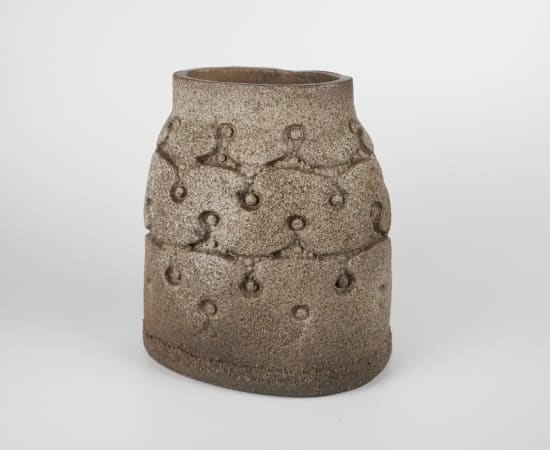 Koinuma Michio 肥沼美智雄, Jar with carved motif 刻文壺