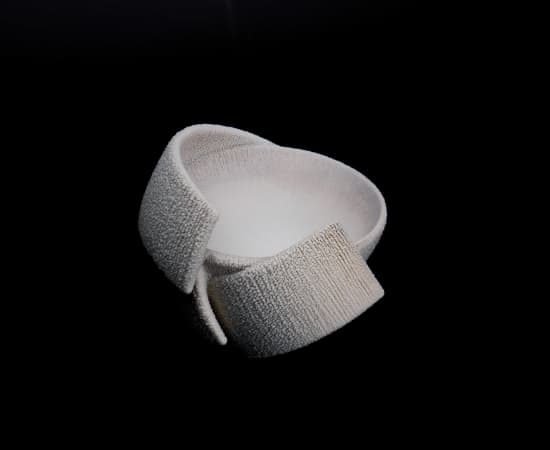 Matsutani Fumio 松谷文生, No.2 Kō Kei (White) Sake cup, 2025