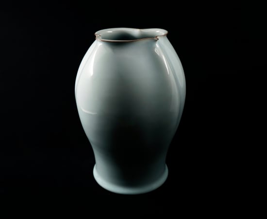 Kawase Shinobu 川瀬 忍, Celadon Jar “Jin-cho (Penguin)”人鳥, 1996