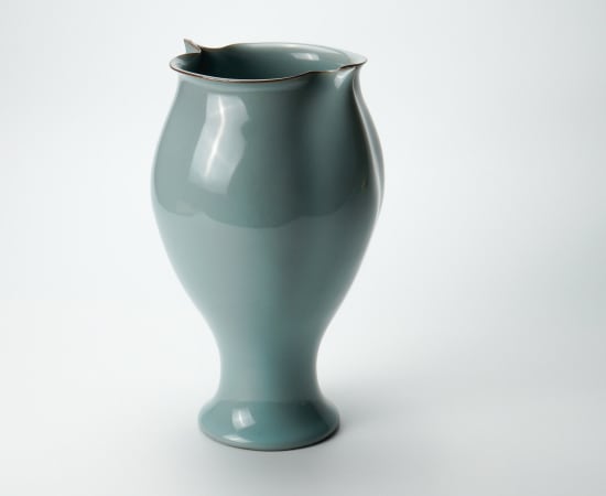 Kawase Shinobu 川瀬 忍, Celadon jar “Jin-cho (penguin)” 人鳥, 1996