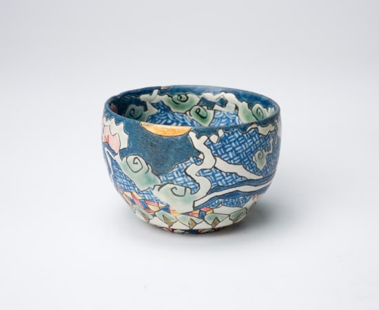 KOMAGO Tetsutarou 小孫哲太郎, No.10 Polychrome Guinomi with Carved Turtle Designs 線彫色絵亀紋ぐい呑, 2023