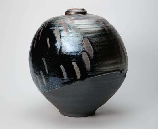 Shimizu Uichi 清水 卯一, Flat Jar with gloss iron glaze