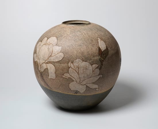ITO Motohiko 伊藤東彦, Magnolia Flower Vessel with Nunome Technique 布目白木蓮文花瓶
