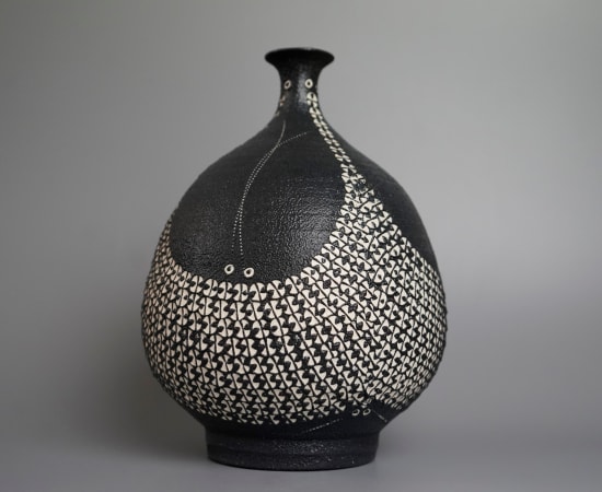 Kondo Yutaka 近藤豊, Vase with Slip Stencil 粉華瓶, 1980