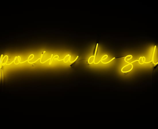 Laura Belém, Poeira de sol (da série Hotel de lux, poema visual), 2022-2023
