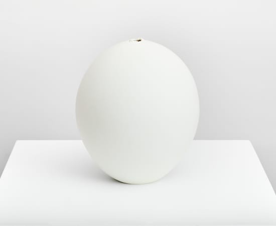 Hiromi Itabashi, White Jar II 壺, 2015