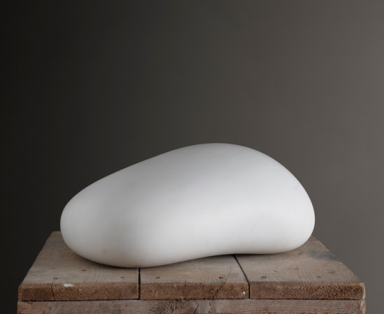 Ishinki - 意心帰 | Kan Yasuda | white marble sculpture | Japanese fine art + craft | Ippodo Gallery Tokyo New york