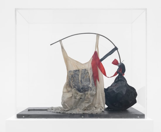 Vlassis Caniaris, Soutien-gorge, 1963