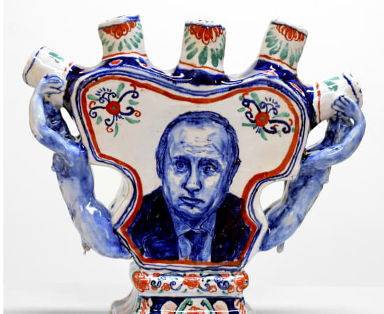 Chris Rijk, Tulip vase (Putin and Zelensky), 2023