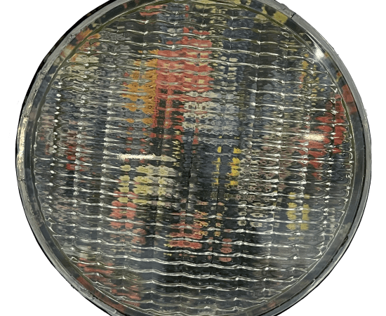 MAIT202454œuvre unique de l'artiste Thomas Mailaender représentant une photographie vintage de magazine montée sous un phare de voiture