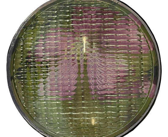 œuvre unique de l'artiste Thomas Mailaender représentant une photographie vintage de magazine montée sous un phare de voiture