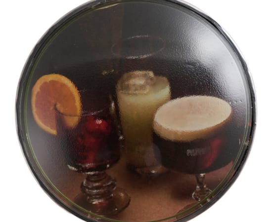 œuvre unique de l'artiste Thomas Mailender rerpésentant une photographie vintage de magazine montée sous un phare de voiture