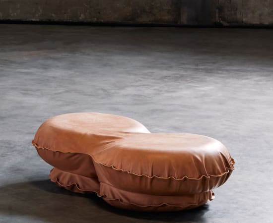 Satomi Minoshima, Pripučiami odiniai baldai (Sofa) / Inflatable Leather Furniture (Sofa), 2017