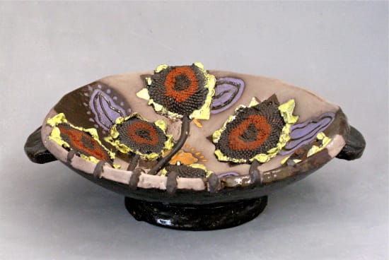 Fons van Laar, Round ceramic plate with abstract sunflower details