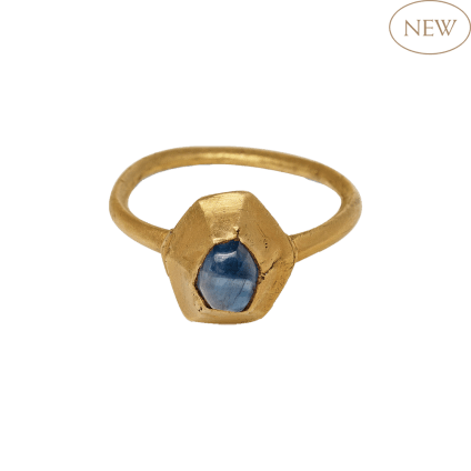 Tart Mold Ring with sapphire cabochon