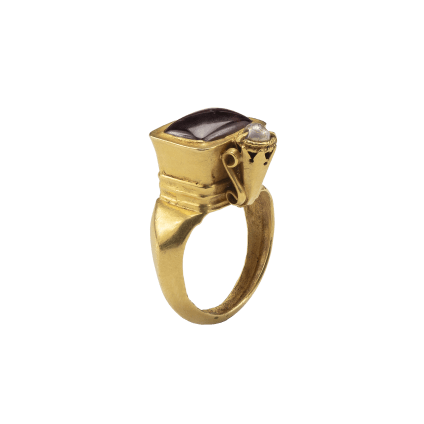 Gold ring with Double-Bezel Set with Garnet and Pearl , Byzantine, early 6th century