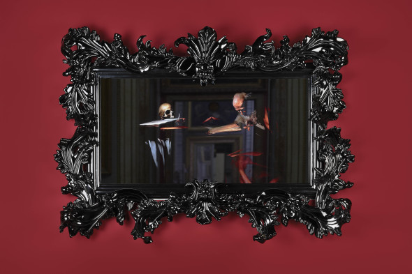 <span class="artist"><strong>Mat Collishaw</strong></span>, <span class="title"><em>Black Mirror, Antilia</em>, 2014</span>