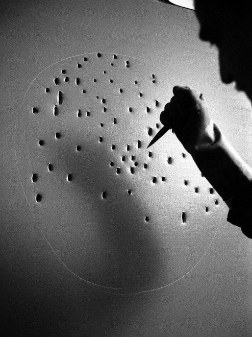 <span class="artist"><strong>Ugo Mulas</strong></span>, <span class="title"><em>Lucio Fontana, Il Sole, Milano (5)</em>, 1962-2019</span>
