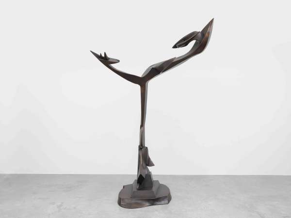 Richard Hunt, 'Reaching Up', 2022, Welded bronze, 365.8 x 228.6 x 127 cm. Courtesy of The Richard Hunt Trust / ARS, NY and DACS, London and White Cube. Photo: Frankie Tyska