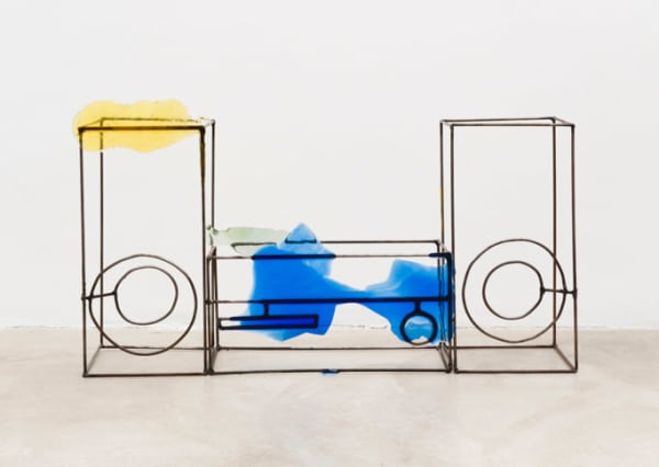 Neïl Beloufa, Aparelho de som, 2017
