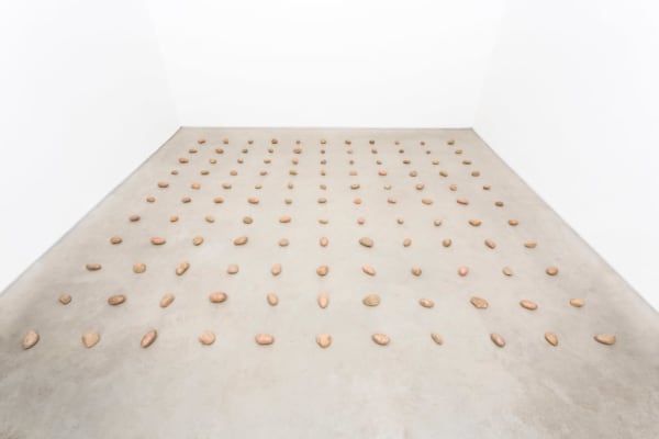 Wilfredo Prieto, Papas piedras, 2017