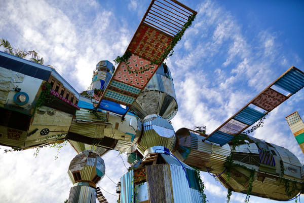 Simón Vega, Palm 3 World Station, 2018