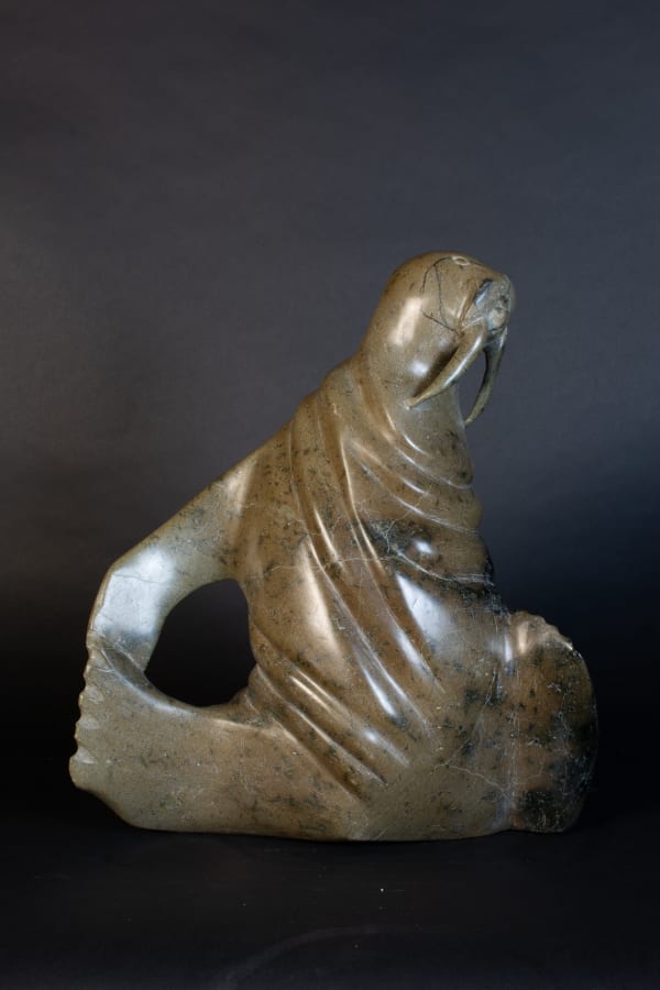 Osuitok Ipeelee, Seated Walrus / morse, ca. 1980