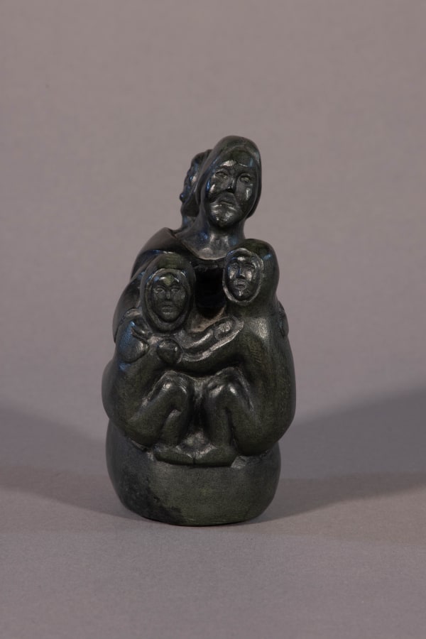Yvonne Kanayuk Anakyuinak, Mother and Children / mere et enfants, ca. 1975