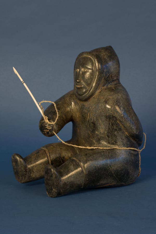 Isa Oomayoualook, Seated Inuk / homme assis, ca. 1965