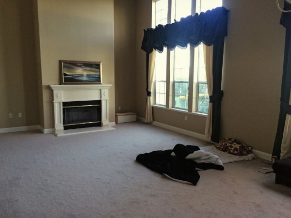 Arash Fayez, Empty bed in golden house , 2015