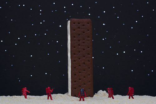 Christopher Boffoli, Ice cream sandwich monolith 1/30, 2014