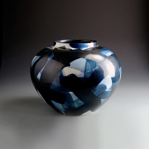 Felicity Aylieff, Low Blue & White Vase, 2015