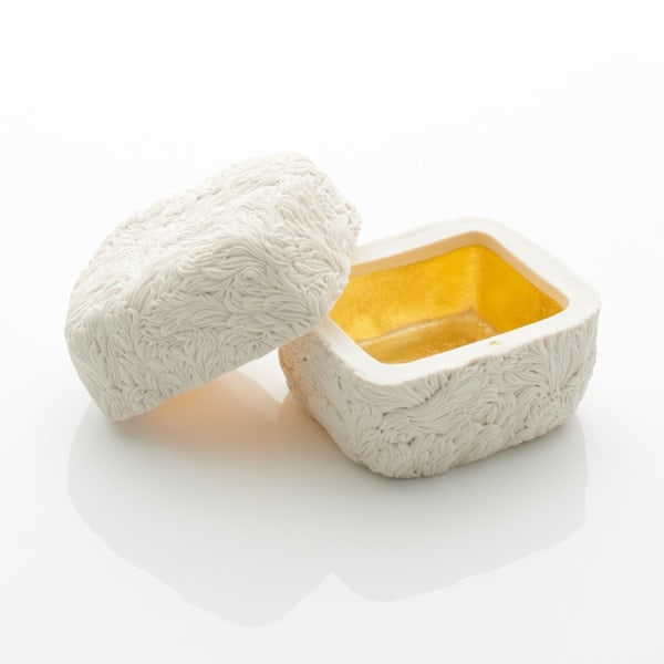 Hitomi Hosono, A Square Michikusa Box, 2019
